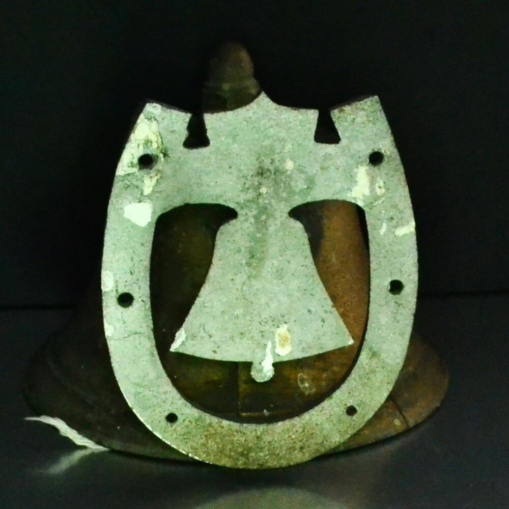 Vintage Bevin Patio Or Garden Bell Bronze Finish Horsehoe Bracket Outdoor Decor - Picture 3 of 8